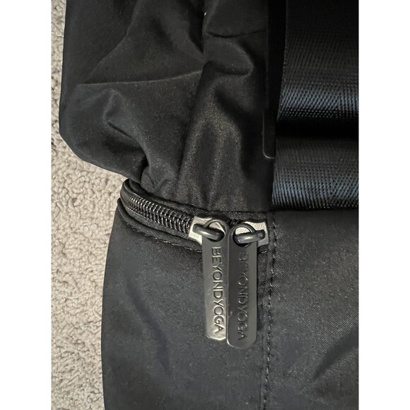 NWT Beyond Yoga Convertible Gym Bag Backpack Black Tote Carrying Case